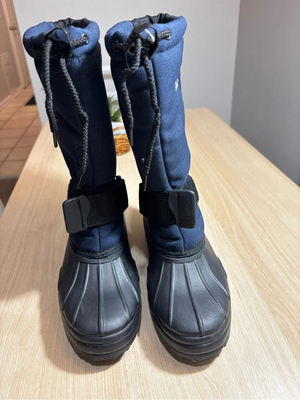 Baffin  Navy and Black Insulated Snow Boots